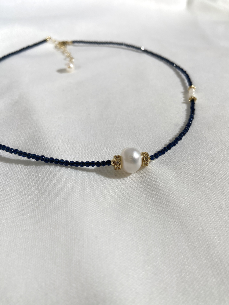 КОЛЬЕ ONLY YOU ассиметричное из бисера с акцентом из искусственного жемчуга